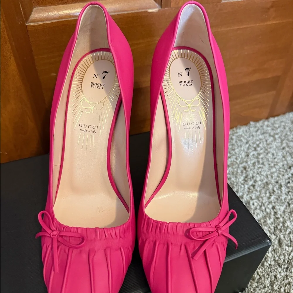 Gucci Hot Pink Pointed-Toe Bow Pumps - Picture 2 of 16